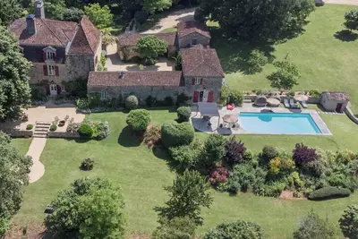 Image de Domaine sublime avec piscine et vue