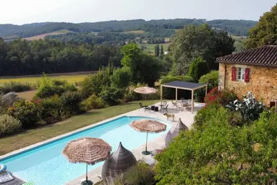 Image de 2 gîtes sur un magnifique domain avec 2 piscines