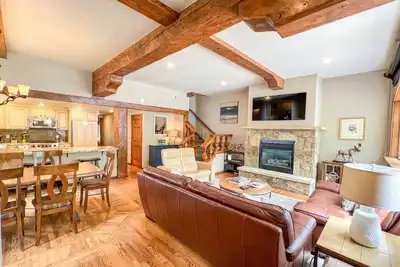 Image de Located Between Vail & Beaver, Perfect for Family this Ski Season! 4br, Hot Tub, Spacious
