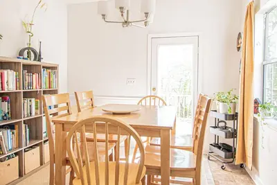 Image de Charming 3-bedroom Charleston Row Style Home