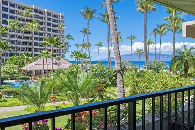 Image de Beach & Pool Views | Prime Location