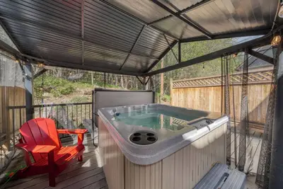 Image de Pet-friendly Silver Birch unit w/ private hot tub