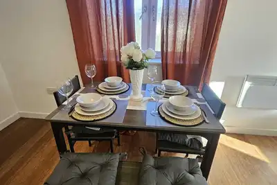 Image de Large, modern 2 bed apartment with parking, walking distance to the city center