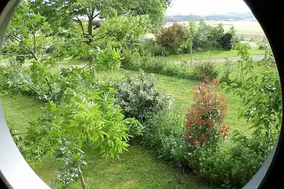 Image de Nuit insolite en  roulotte, prestations hôtelières au milieu de la nature.