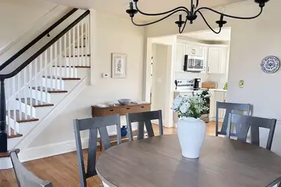 Image de Luxury 4-bedroom house in charming Bloomfield, Secluded, WiFi & Security camera.