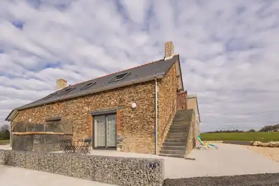 Image de Maison de Campagne au Calme avec Terrasse, 3 Chambres