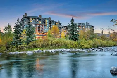 Image de New Listing! Riverfront Room | Ski In/Ski Out