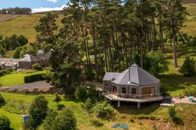 Image de Scots Pine Treehouse - a treehouse that sleeps 2 guests in 0 bedrooms