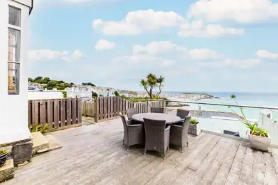 Image de Zareba offers a truly luxurious coastal retreat