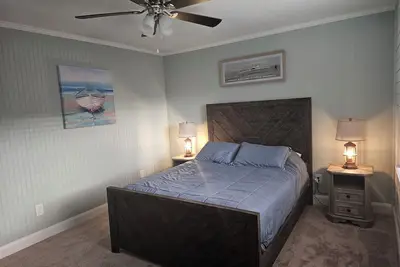 Image de Sound view! ! Come relax and enjoy God's finest sunsets over the sound!