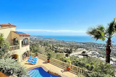 Image de Elegant villa with panoramic sea views. Swimming pool, jacuzzi, Bbq.