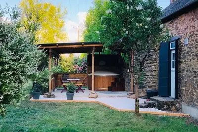Image de Cozy stay among apple orchards with hot tub