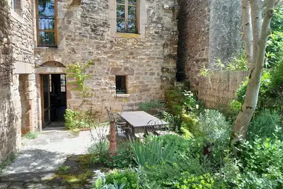 Image de Grand maison de village médiéval, animaux de compagnie accepté, piscine prive.