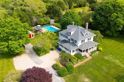 Image de 1. 2 Acre Estate | Pool | Close to Beaches | Games