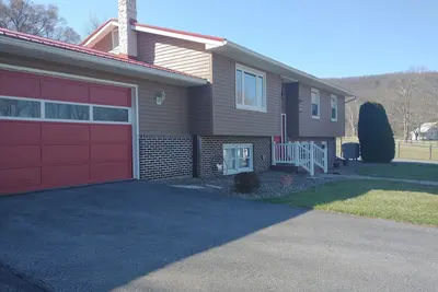 3-bedroom farmhouse in Bellefonte, 4 miles from Beaver Stadium