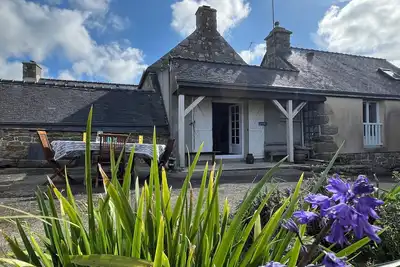 Image de La02 Charmante petite maison de vacances en pierres à Lanildut