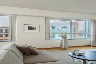 Image de Elite Executive Apartment with Top-Tier Amenities in Claude Debussylaan
