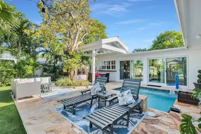 Image de Key Haven Coastal Retreat - Canal front with pool