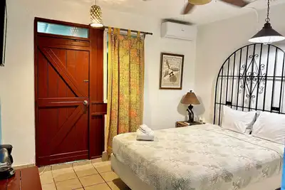 Image de Bananas Vieques Guesthouse Room 5/Vibrant Area/Private/Steps from Caribbean