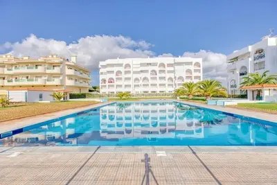 Image de Superb apartment - swimming pool -500m from the beach