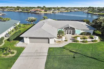 Image de Amazing - 4 Bed Billiard Table luxury canal pool