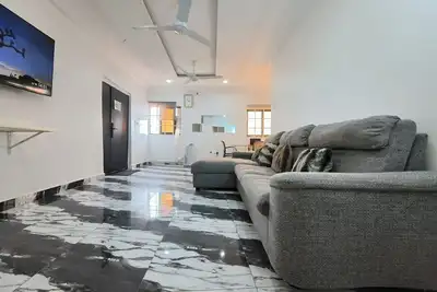 2-bedroom apartment in Accra with fitness room, WiFi, Ac with a balcony views