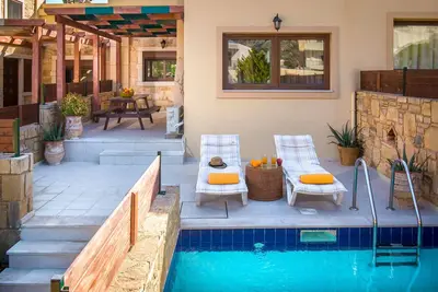Image de Elia 6, cozy two-level maisonette, private pool, close to Heraklion