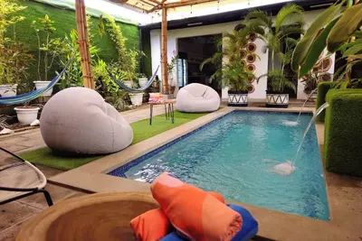 Boho Bloom Villa ( 17 new beds w/Pool + w/ac