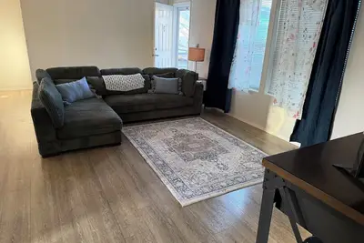 Image de 3-bedroom house in beautiful Tracy with WiFi, 75 inch tv, Ac. Farm life