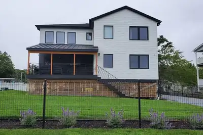 Image de Modern waterfront home in Flanders, close to Riverhead, views of Flander's Bay