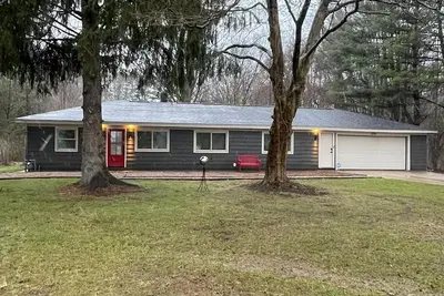 The Pines-Pets, across from Ivy center Ec, town!