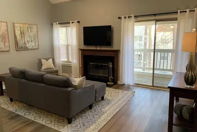 Image de Bright Lofted Condo|Fenton|30 Nights