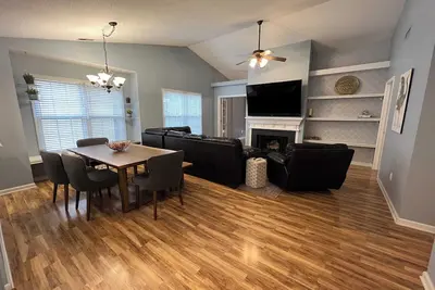 Image de Fenced In|Pet Friendly|King Bed|Heart of Cary