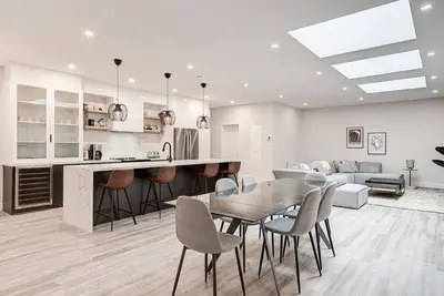 Image de 1387 Sqft Apt with rooftop terrace-Plaza St-Hubert