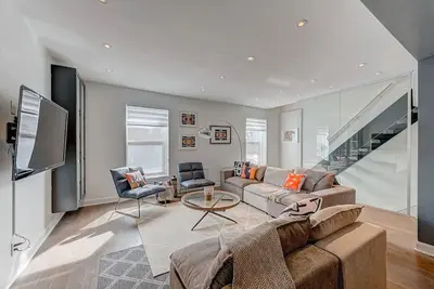 Image de Mtl Townhouse-  3 bdr in the heart of the city