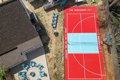 Image de 12 Beds · Pickleball·HotTub·Firepit·Karaoke·Arcade·Poker·Pool Table·Patio