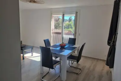 Image de Appartement Type F3 transformé en F2 type loft. Balcon fermé exposé plein sud