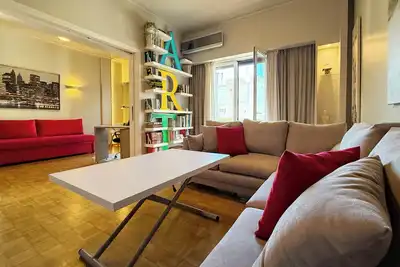 Image de εν οίκω στο Θησείο / at home in Thissio