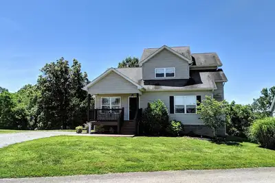 Image de The Gathering Place 51 - Charming 3-Br cottage on Bourbon Trail - WiFi & hot tub