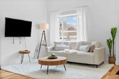 Image de 4-bedroom townhome in charming Pittsburgh with WiFi, Ac, fully equiped kitchen