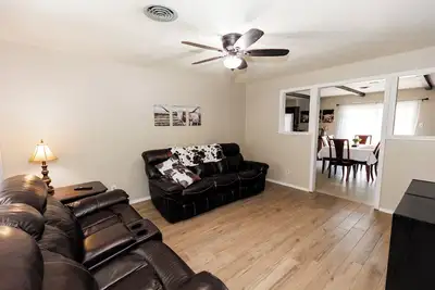 Image de Charming 3-bedroom house within minutes of major universities and hospitals.