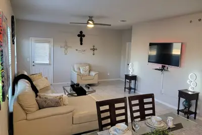 Image de Modern Upbeat Home Minutes from Downtown and North Central Austin