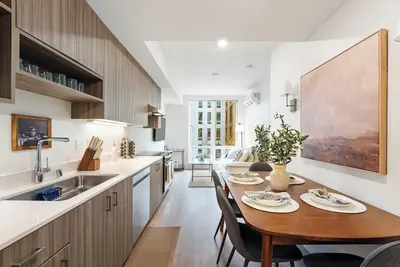 Image de Modern 1bd Riverfront - Near Downtown & Attractions!