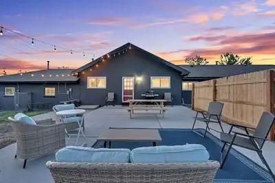 Image de 12 Min from Downtown Denver, Gateway to the Mountains!
