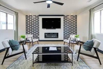 Image de Perfect modern space to relax & play. Central & close to all attractions!