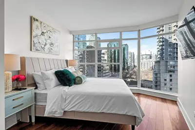 Image de C2 - Luxury Coal Harbour View Condo w 2 Bedroom/2 Bathroom + 2 Parking Spots