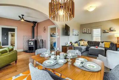 Image de 1 Block to Main St: Charming Montrose Home w/ Yard