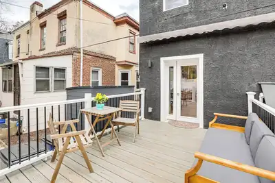 Image de Walk to Shops & Eats: Philadelphia Escape w/ Yard!