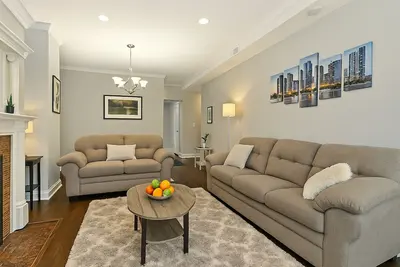 Image de Modern 6br House Steps to Wrigleyville