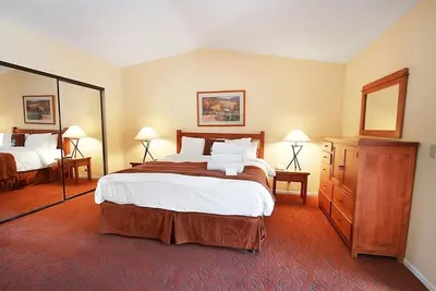 Image de Friends Getaway! Kitchen, Pool, Golf, Short Drive to Lenora Winery